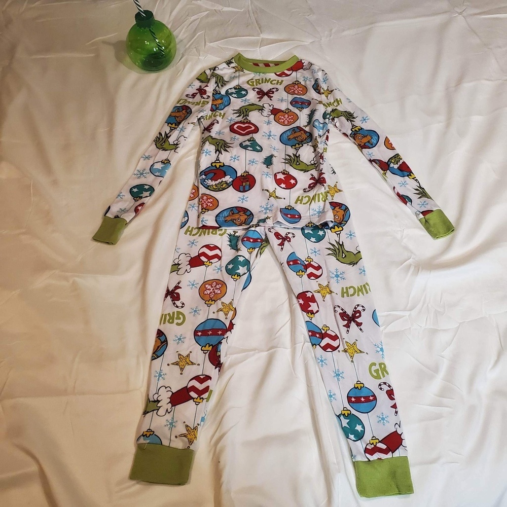 The Grinch by Dr. Seuss Long Sleeve 2 Piece Pajamas